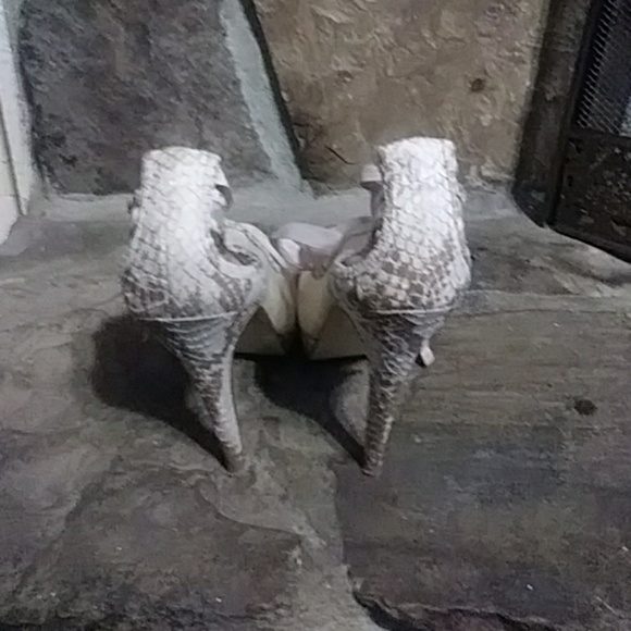 👠COLIN STUART HEELS - Picture 3 of 3